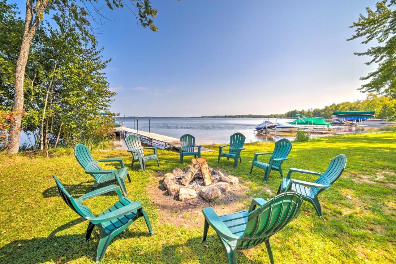 Crivitz Lakefront Escape With Boat Dock And Slip!别墅 外观 照片